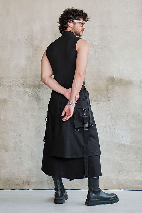 Body sleeveless with zipper in black