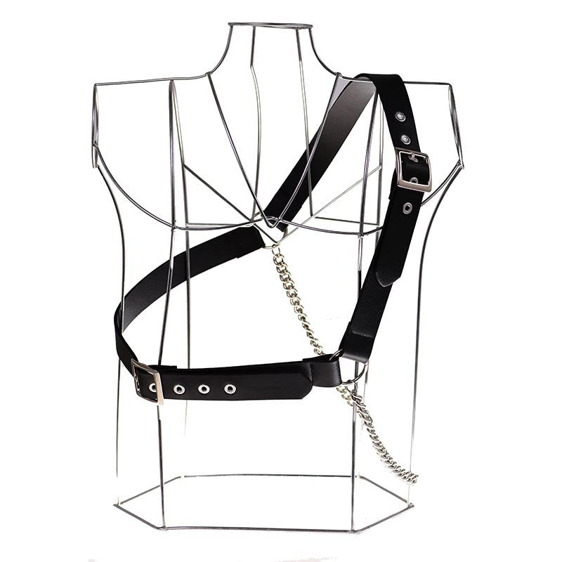 Harness cross with chain