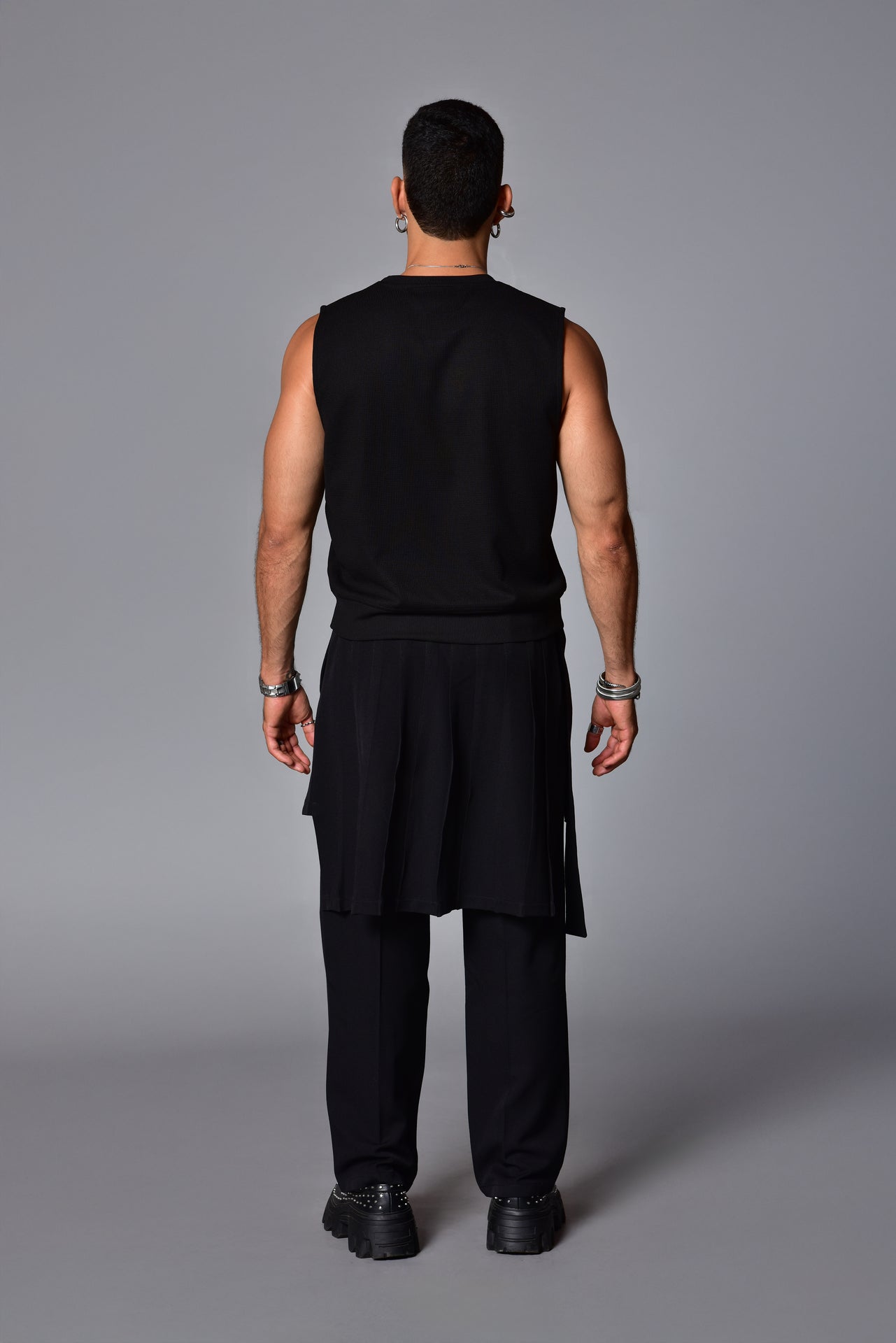 Black crop top t-shirt
