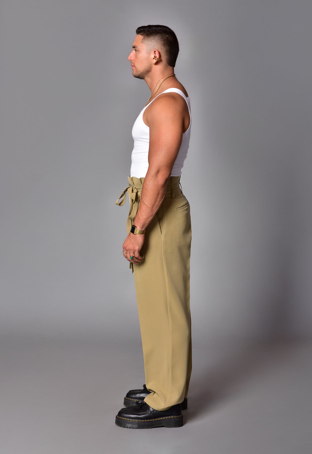 Wide-leg pants with high beige belt