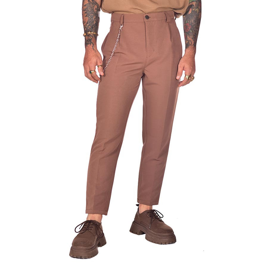 Baggy pants with brown presses