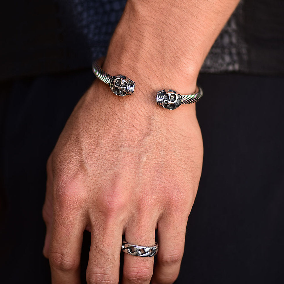 Skull bangle silver