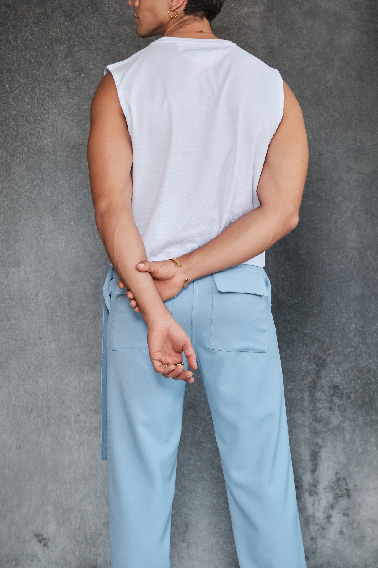 White sleeveless crop top T-shirt