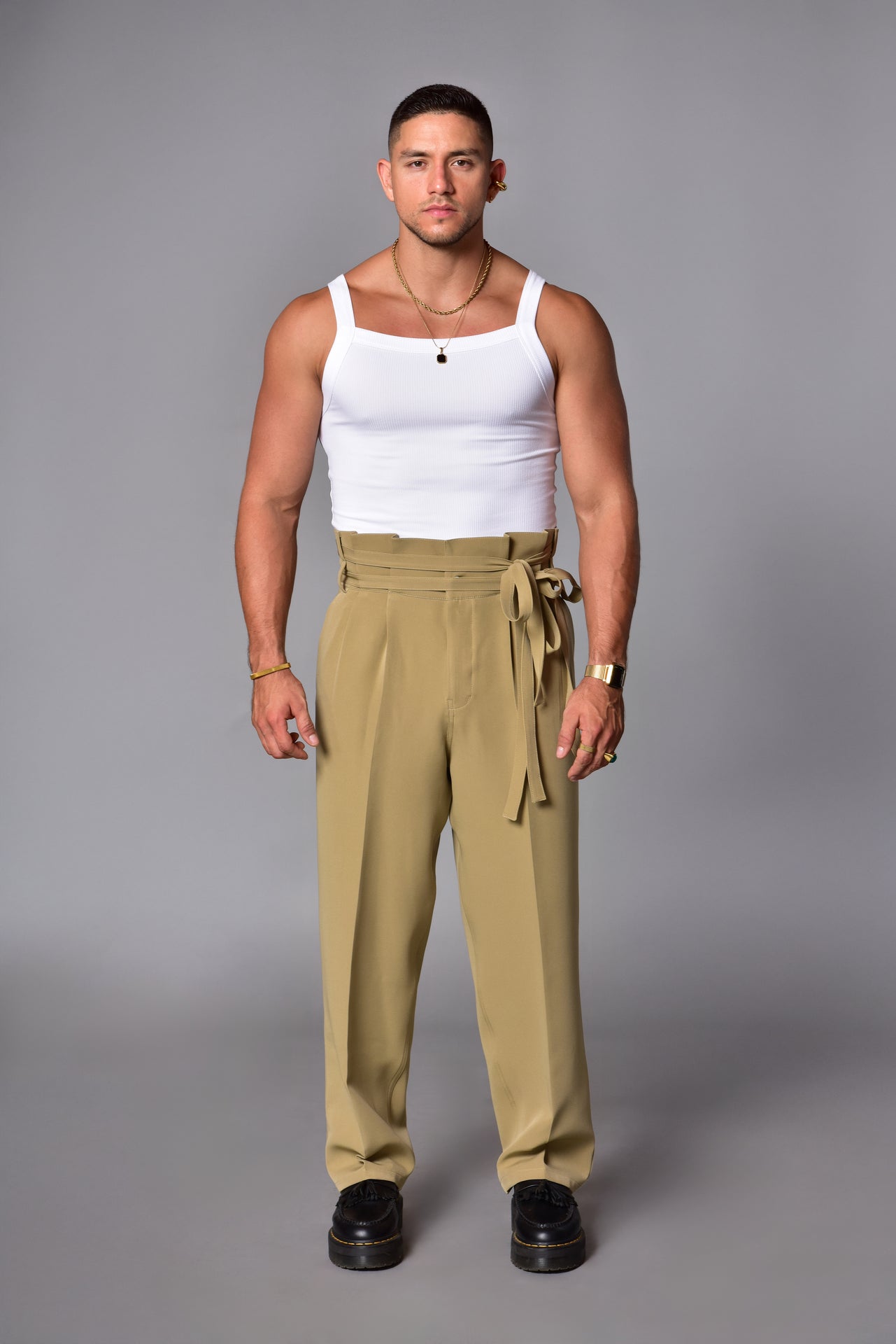 Wide-leg pants with high beige belt