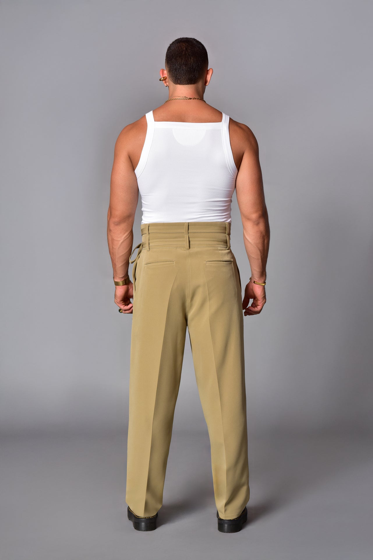 Wide-leg pants with high beige belt