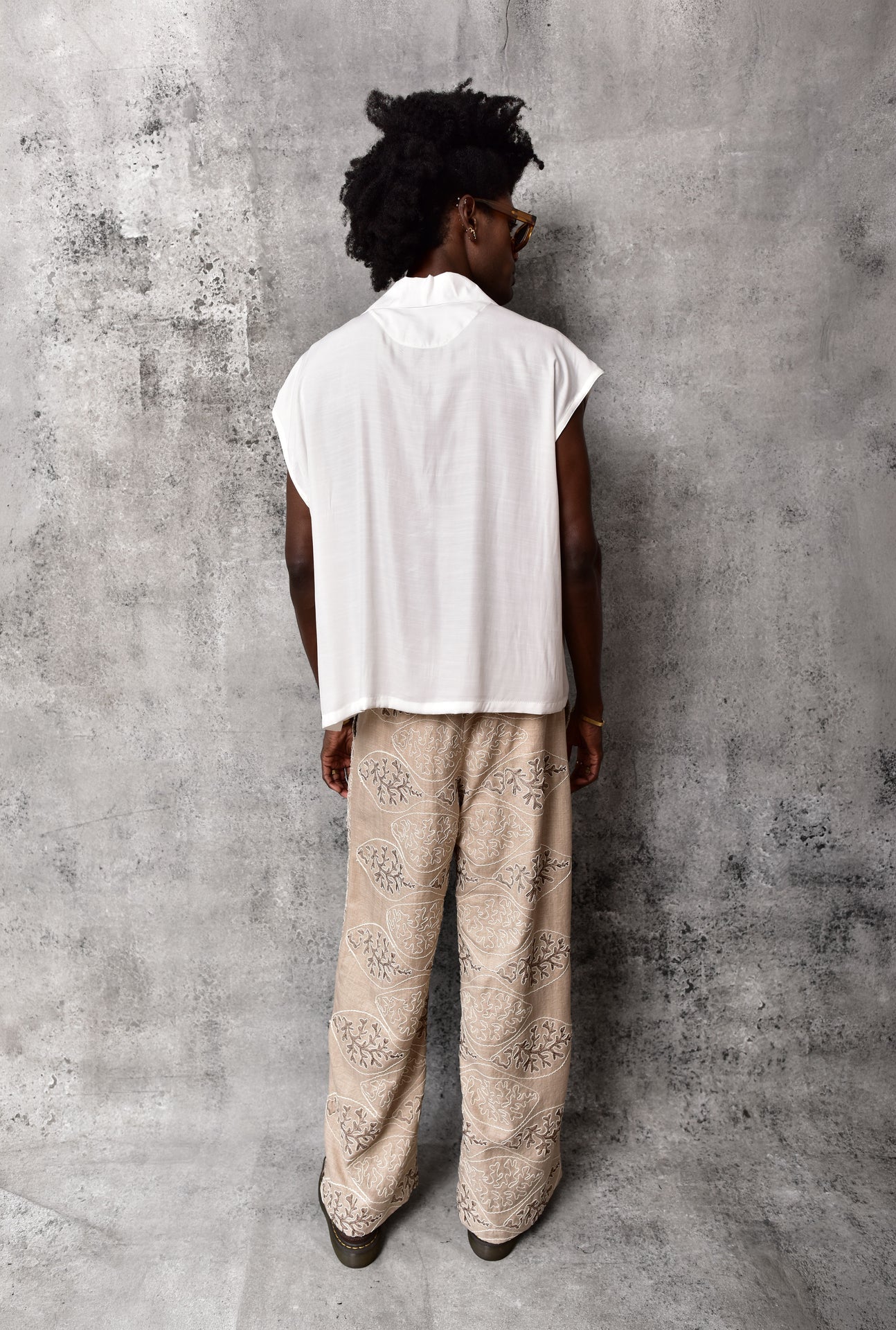 White Sleeveless Mandarin Collar Shirt