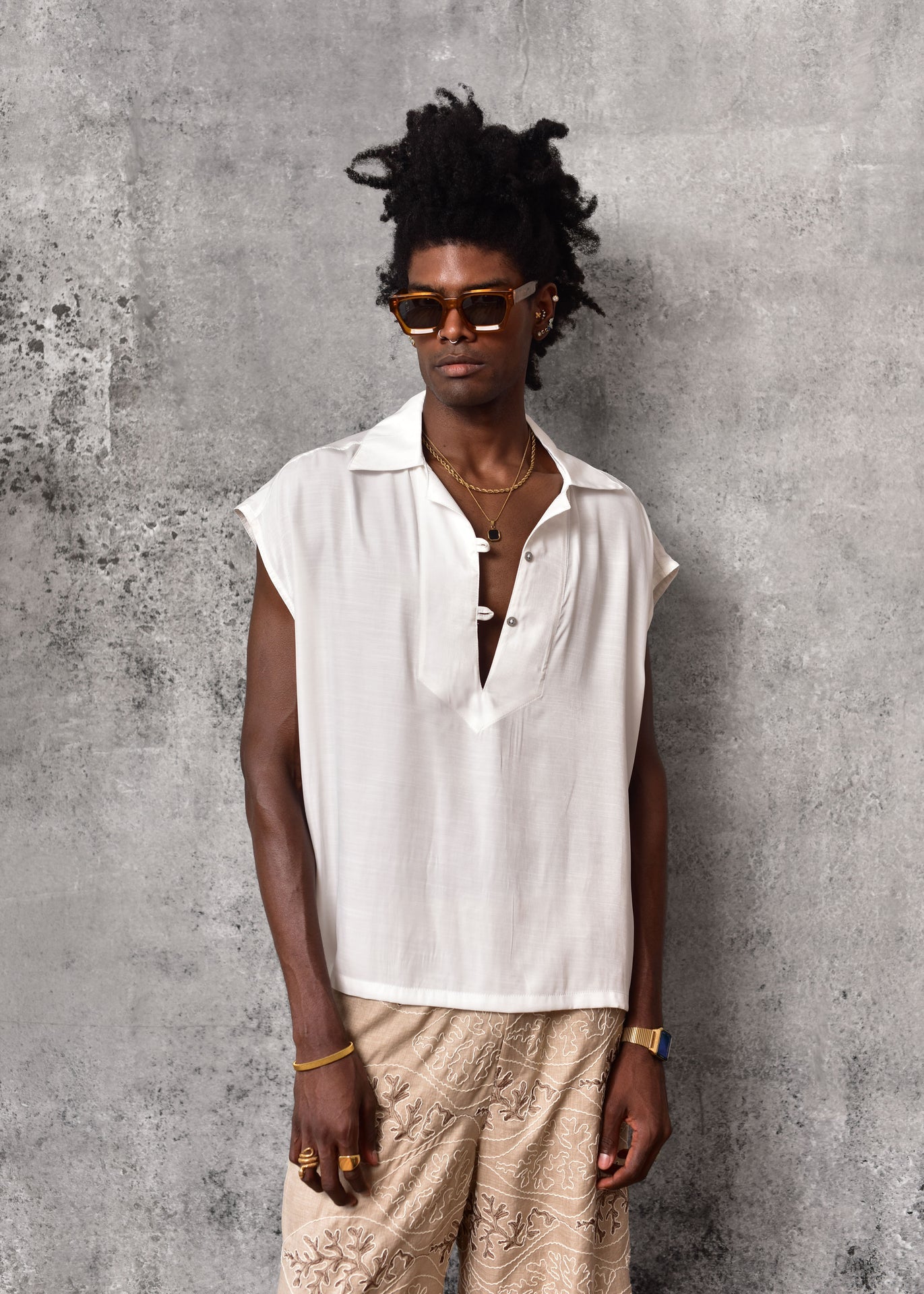 White Sleeveless Mandarin Collar Shirt