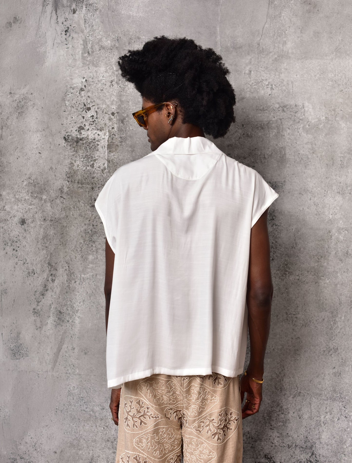 White Sleeveless Mandarin Collar Shirt