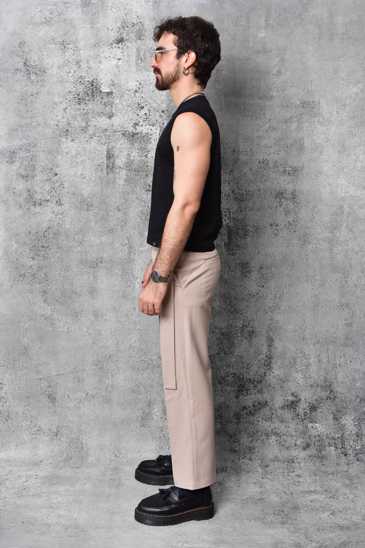 Crop top sleeveless black t-shirt