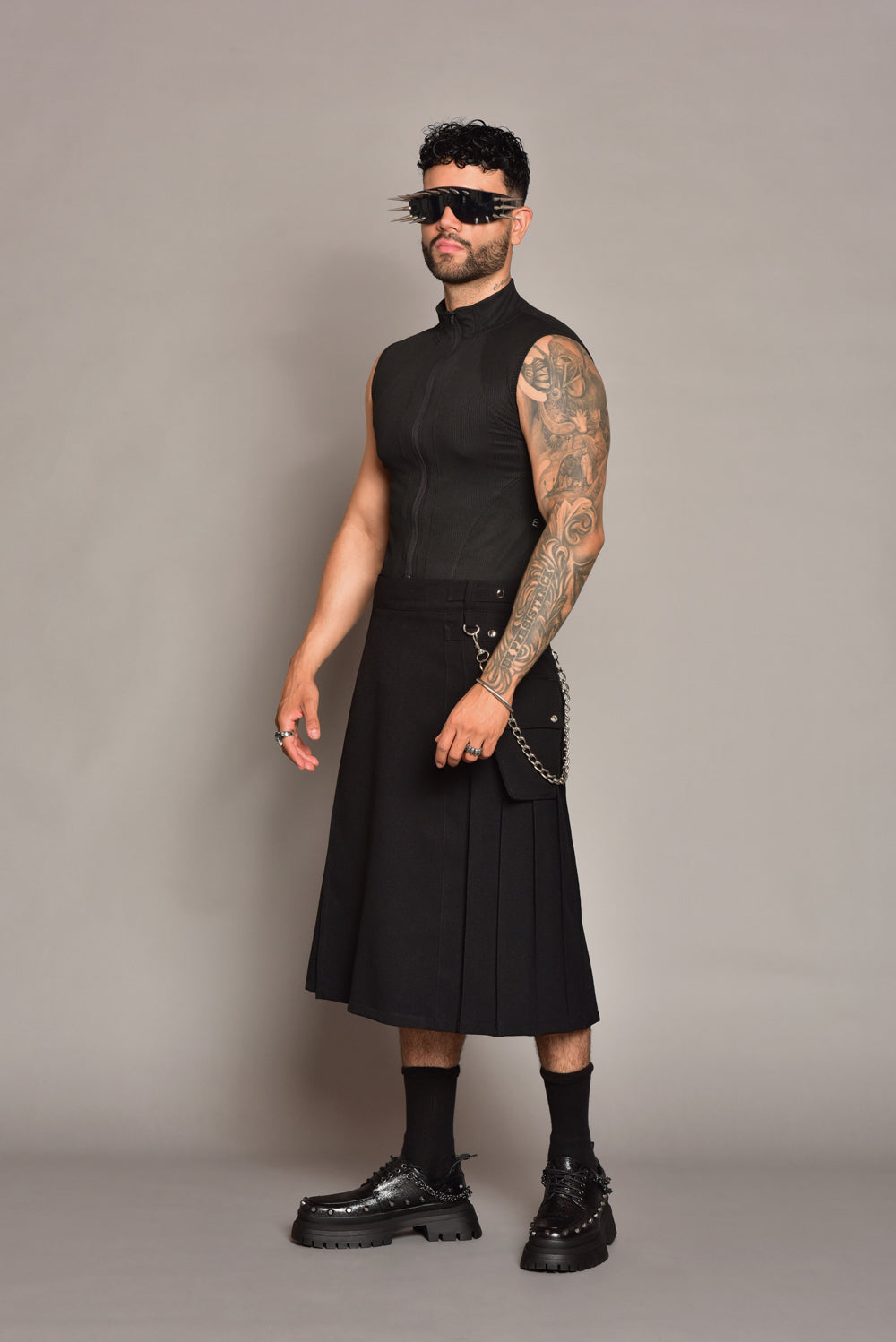 Body sleeveless with zipper in black
